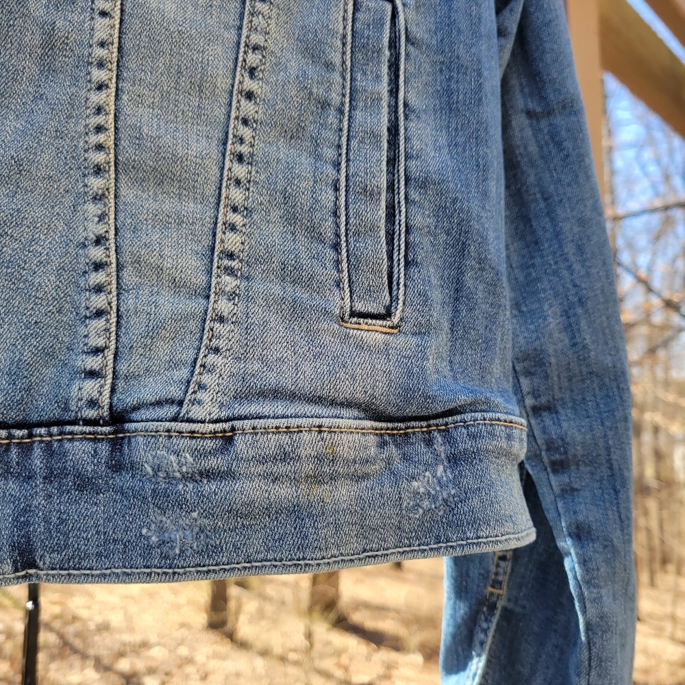 Torrid DENIM TRUCKER JACKET Light Blue Wash 0X - Picture 10 of 12
